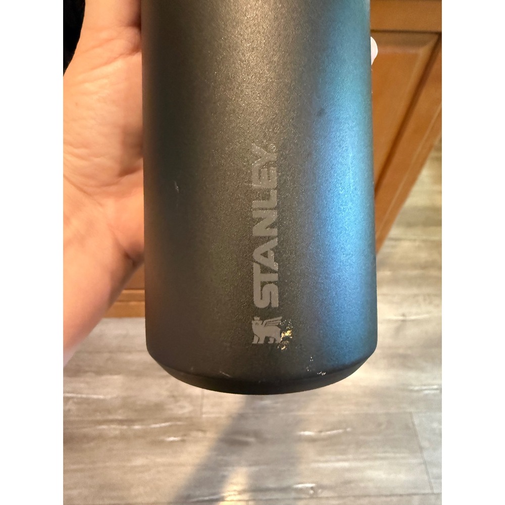 Stanley IceFlow AeroLight Fast Flow 24 oz Water Bottle Black 10-11287-008 - Picture 4 of 8